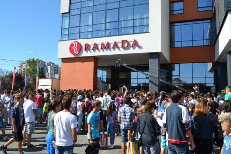 Prima preselecţie "Românii au Talent" la Oradea a strâns sute de concurenţi (FOTO)