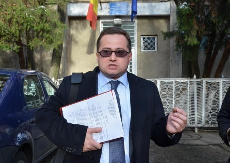 O avocată din Oradea, acuzată de DNA că a "tensionat" un martor recitând "Roata morii se-nvârteşte" (FOTO / VIDEO)
