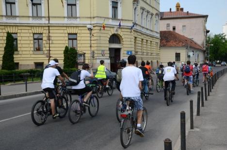 Elevii gojdişti promovează ciclismul, chiar dacă nu au destule piste în oraş (FOTO)