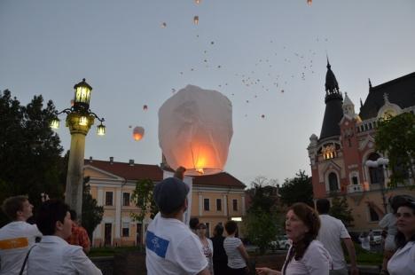 Inima Oradiei: Peste o sută de lampioane, lansate în văzduh, pentru a atrage atenţia asupra donării de organe (FOTO)