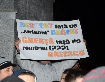 300 de orădeni în stradă: Printre protestatari, Grecu fluturând tricolorul (FOTO / VIDEO)