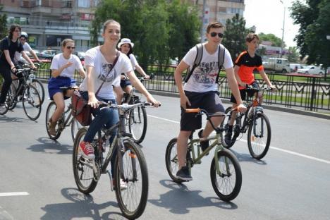 Elevii gojdişti promovează ciclismul, chiar dacă nu au destule piste în oraş (FOTO)