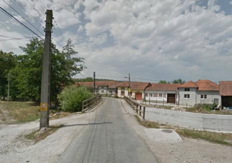 Drumuri fără îndrumare: În ciuda obligaţiilor prevăzute de Codul Rutier, indicatoarele rutiere sunt o raritate în Bihor (FOTO)