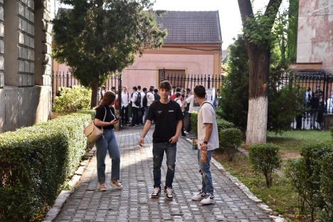 Prima zi de bacalaureat în Bihor: 50 de tineri au absentat (FOTO)