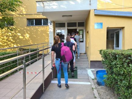 Doi elevi din Bihor, eliminaţi de la primul examen scris al Bacalaureatului, pentru că au încercat să copieze