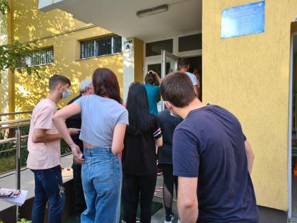 Doi elevi din Bihor, eliminaţi de la primul examen scris al Bacalaureatului, pentru că au încercat să copieze