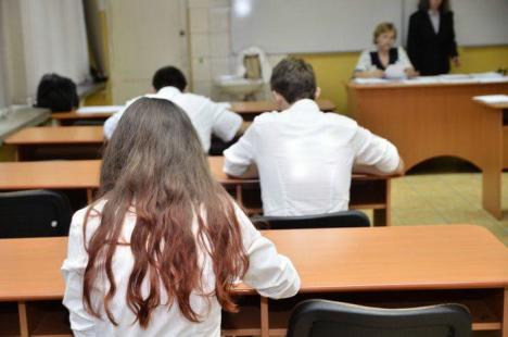 Gata Bacalaureatul! Trei elevi prinşi cu fiţuici la ultimul examen