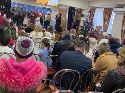 Bal de Crăciun, la Centrul de Educație Incluzivă nr. 1 din Oradea, cu colinde tradiționale, cadouri și o vizită surpriză (FOTO)