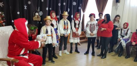 Bal de Crăciun, la o școală specială din Oradea, cu recital de colinde și ateliere de decorațiuni (FOTO)
