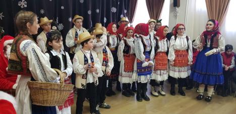 Bal de Crăciun, la o școală specială din Oradea, cu recital de colinde și ateliere de decorațiuni (FOTO)