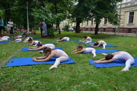 Balet în aer liber, la Oradea: Parcul Libertăţii, 'inundat' de graţie şi eleganță (FOTO / VIDEO)