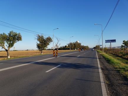 Noutate pe DN 79, de la ERA Park Oradea până la Aeroport: Drumarii au amplasat balize şi vor monta separatoare de sens din beton (FOTO)