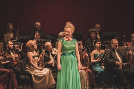 Bal vienez cu ţinute de gală şi balerini, la Teatrul Regina Maria (FOTO)