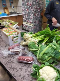 Primele magazine din Bihor care nu mai aruncă alimentele, ci le donează. Banca pentru Alimente Oradea a hrănit până acum 20.000 de oameni (FOTO)