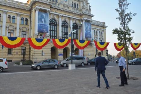 De ziua Oradiei: Portretul unui primar român şi cel al unui primar maghiar, pe faţada Primăriei (FOTO)