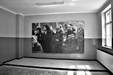 Cum vede o liceană din Oradea lagărul de la Auschwitz. Fotografiile elevei vor fi expuse la Sinagoga Sion (FOTO)