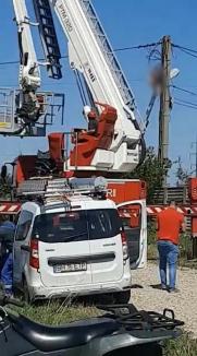 Bărbat electrocutat pe un stâlp, în Cheriu (FOTO / VIDEO)