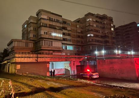 Bărbatul care a ars în gangul unui bloc din Oradea a fost identificat. Care a fost cauza morţii