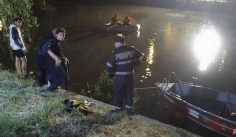 Barcă cu 12 persoane răsturnată în Mureș: un copil de 3 ani a murit, iar încă doi minori și doi adulți au fost dați dispăruți (FOTO/VIDEO)