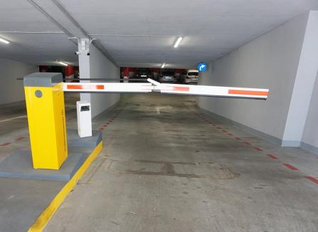 Ne enervează: În noua parcare subterană din strada Independenței din Oradea nu poți plăti cu cardul!