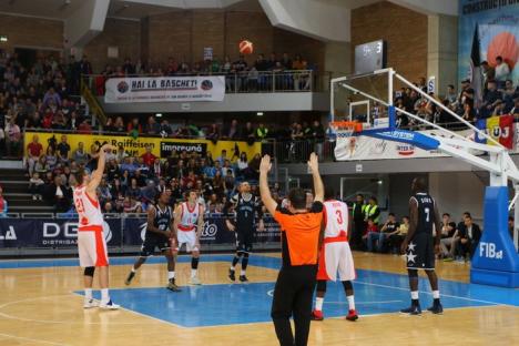 O nouă înfrângere pentru baschetbaliştii orădeni, în meciul cu U BT Cluj Napoca: 79-84 (FOTO)