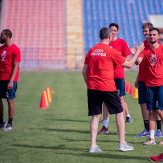 Baschet: CSM CSU Oradea a început pregătirile pentru noul sezon competiţional la Stadionul Iuliu Bodola (FOTO)