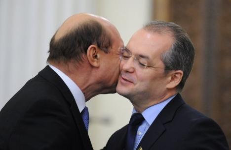 Comisia de anchetă a alegerilor prezidenţiale din 2009: Băsescu şi Boc au fraudat alegerile