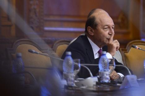 Băsescu vorbeşte despre un aranjament între Iohannis şi Ponta: premierul primeşte un moment de respiro la DNA