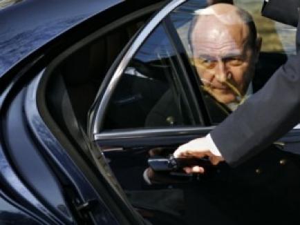 Băsescu s-a împăcat cu poliţiştii: Preşedintele circulă iar cu escortă