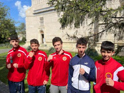 Trei medalii pentru sportivii de la Basti Box Salonta la Cupa României pentru juniori de la Iași (FOTO)