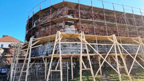 Crăișorul „renaște”. Au început lucrările pentru restaurarea încă unui bastion al Cetății Oradea (FOTO)