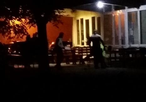 Scandal sângeros în faţa unui bar din Oradea: un tânăr a ajuns de urgenţă în sala de operaţie (FOTO)