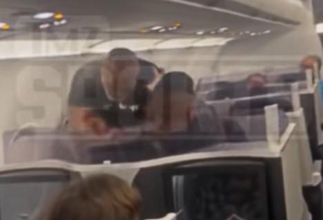 Fostul pugilist Mike Tyson a făcut scandal în avion: L-a bătut pe un bărbat care îi ceruse un autograf și a devenit agresiv (VIDEO)