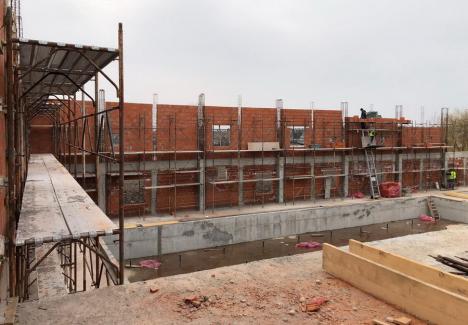 Stadiul construirii bazinelor didactice de înot din Bihor. Cel de la Săcueni este aproape gata (FOTO)