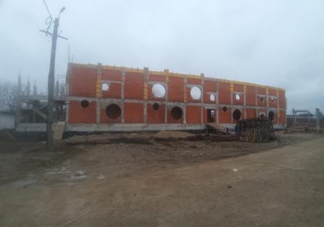Stadiul construirii bazinelor didactice de înot din Bihor. Cel de la Săcueni este aproape gata (FOTO)