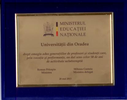 La aniversarea de 50 de ani, Universitatea din Oradea a primit cadou o diplomă de la ministrul Educaţiei (FOTO)