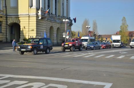 "Noi suntem români": Sute de orădeni au sărbătorit 1 Decembrie cu steaguri şi maşini "tricolorate" (FOTO / VIDEO)