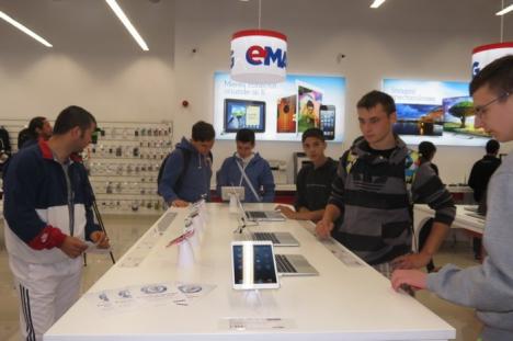 Deschidere cu premii la showroom-ul eMag din Oradea (FOTO)