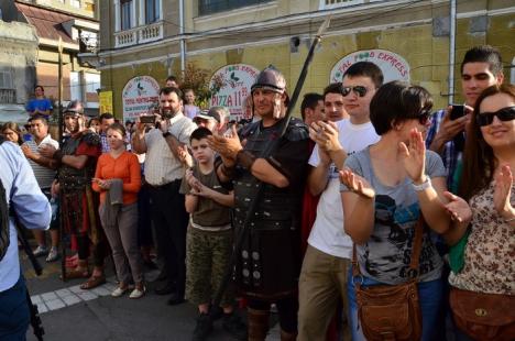 Patimile lui Hristos: Sute de orădeni l-au însoţit pe Iisus pe Drumul Crucii (FOTO / VIDEO)