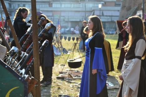 Cavalerii s-au bătut în săbii şi topoare în Şanţul Cetăţii (FOTO)
