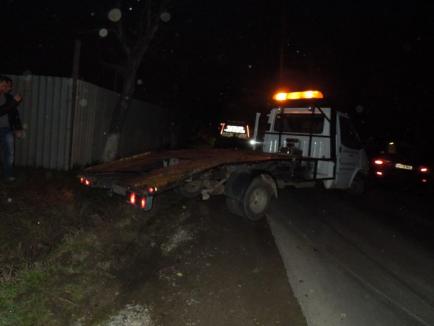 Accident pe Calea Sântandreiului: O şoferiţă de 24 de ani a ajuns pe arătură după ce a ratat o depăşire (FOTO)