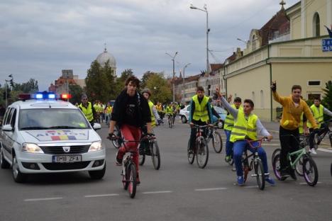 Bicicleta, cel mai rapid mijloc de transport în Oradea. Peste 500 de orădeni au pedalat victorioşi prin oraş (FOTO/VIDEO)