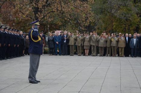 Sute de orădeni au onorat, de ziua ei, Armata Română (FOTO)