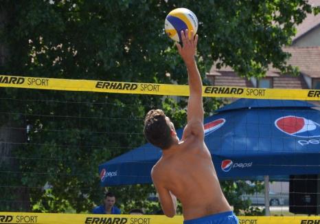 Ştrandul Ioşia găzduieşte întrecerile Cupei Electrofor la beach-volley