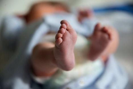 Anchetă la Timişoara: 10 nou născuţi de la Maternitate, confirmaţi cu coronavirus. Mamele nu au virusul