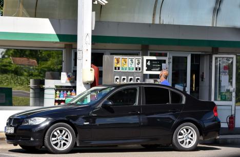 Benzină pe alese: Bihorenii stabiliți în Ungaria au fost lăsați fără carburant la preț plafonat, deși au și cetățenie maghiară (FOTO)
