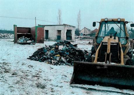 Gunoaie cu tona! ANIF a scos aproape 1.000 de kilograme de gunoaie din staţia de pompare din Berechiu (FOTO)