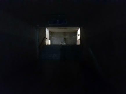 Ne enervează: Bezna din pasajul subteran de la Gară (FOTO)