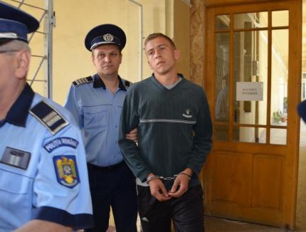 Tânărul suspectat de crima din Săcueni a fost arestat. Anchetatorii cred că a şi violat-o pe fată (FOTO)