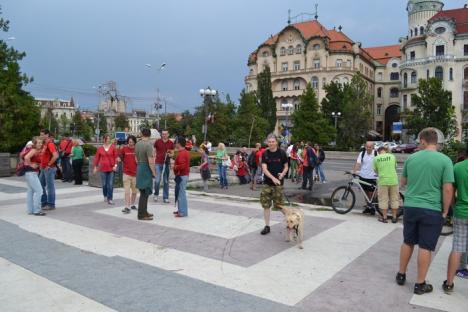Orădenii au cântat "Deşteaptă-te, române!" împotriva exploatării aurului la Roşia Montană (FOTO/VIDEO)
